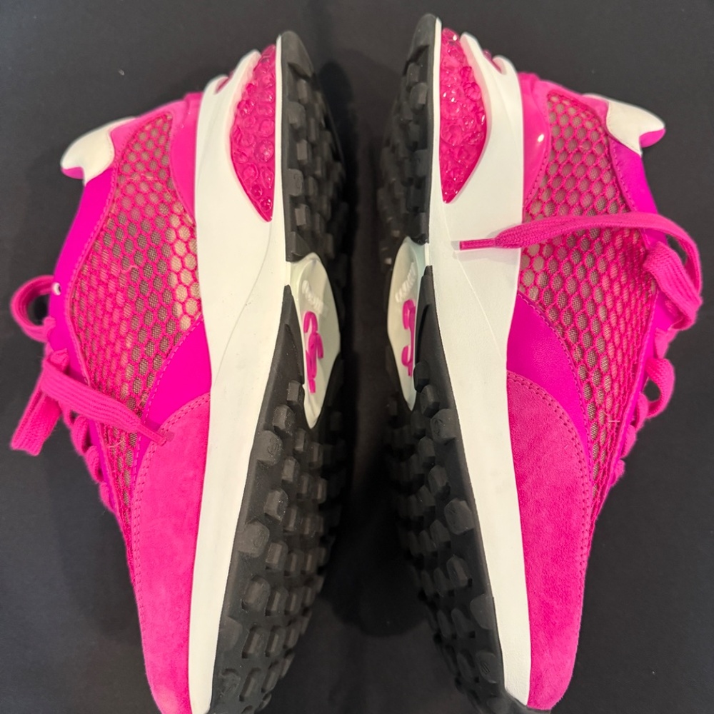 WOMEN'S AUTHENTIC JIMMY CHOO SNEAKER, NEW WITHOUT TAGS, NEVER WORN, US SIZE 8 - Picture 3 of 5